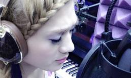 Lâm Chí Khanh khoe ảnh nữ tính trong phòng thu