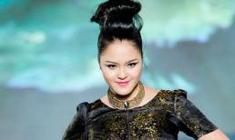 Hoàng Anh "già quá thể" trên sàn diễn thời trang