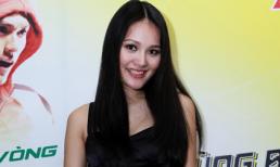 Hoa hậu Hương Giang bế bụng bầu đi xem nhảy