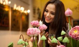 Diễm Hương làm duyên bên hoa sen