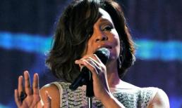 Whitney Houston đột ngột qua đời ở tuổi 48