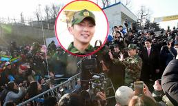 Gần 2000 fans đón chờ Lee Jun Ki trong ngày xuất ngũ