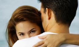 Anh trai đi vắng, chị dâu cướp đời trai tân của tôi 