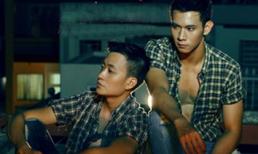 "Hot boy nổi loạn" bị báo Mỹ chê "hào nhoáng nhưng tẻ nhạt"