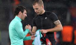 Cầu thủ Leverkusen 'tranh cướp' áo đấu của Messi