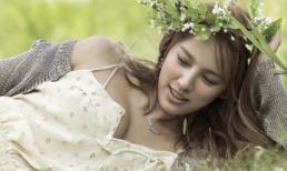 Ngắm Lee Hyori ngây thơ mà gợi cảm trên bìa tạp chí