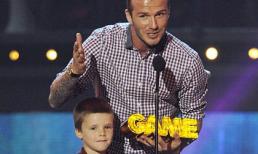 Beckham đưa cả con trai lên bục nhận giải thưởng