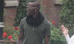 Balotelli đú đởn học DJ 