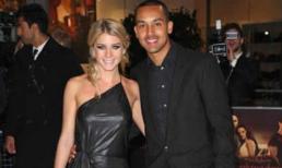 Theo Walcott bí mật đính hôn với bạn gái