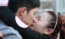 Hôn đến kiệt sức vì một chiếc nhẫn kim cương