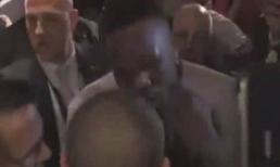 Sao quyền anh choảng nhau tóe máu