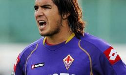 Mê mẩn gái đẹp, tiền vệ Peru ruồng bỏ vợ con 