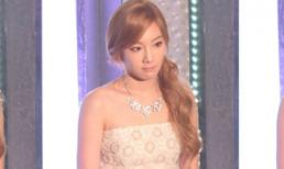 Taeyon (SNSD) "chịu chơi" diện váy 200 triệu lên sân khấu