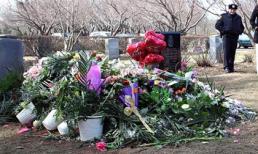 Mộ của Whitney Houston được canh phòng cẩn mật 