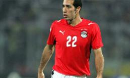 Cầu thủ giải nghệ, CĐV 'nổi điên' sau vụ bạo loạn kinh hoàng 