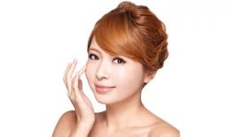 Không chịu thắt dây an toàn, nữ ca sĩ hành hung tài xế