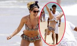 Kelly Brook "diễn xiếc" giữa biển