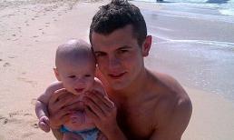 Quý tử nhà Wilshere giống hệt bố 