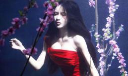 Ngắm Phan Sương Sương múa lượn dưới nước