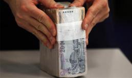 Đốt hàng tấn tiền để… sưởi ấm