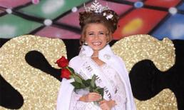 Đào tạo hoa hậu từ lúc... 2 tuổi