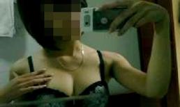 "Chợ tình" lặng lẽ trong lòng bàn tay