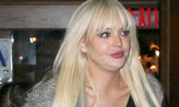 Mặt Lindsay Lohan bỗng biến dạng sưng húp