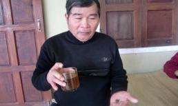 Rợn người xem cảnh ăn mật cóc chữa ung thư