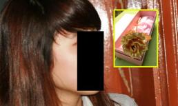 Nữ sinh "đá" người yêu vì bị tặng hoa hồng vàng... giả