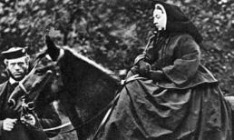 Nữ hoàng Victoria từng sinh con với người hầu?