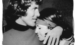 Bi thảm chuyện tình Longet-Sabich Kỳ 1: Một đám tang bi kịch