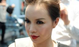 Á hậu Ngọc Oanh khoe làn da trắng nõn nà không kém Ngọc Trinh