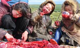 Rùng mình trước bộ tộc ăn thịt sống ở Nga