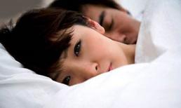 Bi hài những ông chồng hơn vợ về… sắc