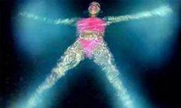 Người phụ nữ tự phát sáng và bệnh kì lạ