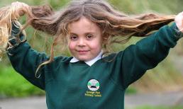 Cậu bé "bất đắc dĩ" phải làm con gái