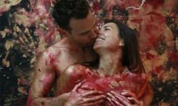 Vừa "ân ái" vừa vẽ tranh