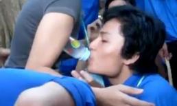 Chùm ảnh: Đỏ mặt với những trò chơi "nhạy cảm" của sinh viên Việt Nam