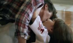 Cảnh hôn của mỹ nam 9X gây tranh cãi