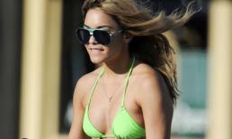 Quên quần, Vanessa Hudgen "lộ hàng" nóng mắt