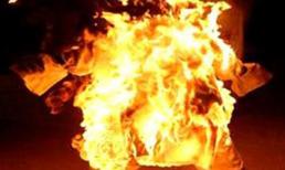 Bố thiêu sống con gái: Vô vọng kêu cứu