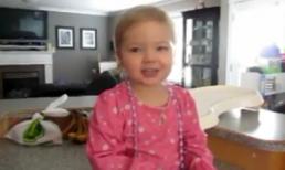 Ngỡ ngàng nghe bé gái 2 tuổi hát “Someone Like You” của Adele