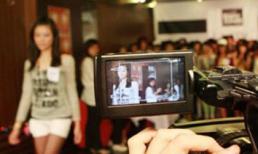 Góc khuất của "Sao": Gạ, gay, và...