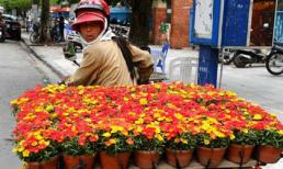 Khách Tây 'tròn mắt' với 'thời trang' lạ lùng của người Việt