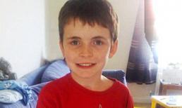 Rooney sút bóng gãy tay CĐV nhí