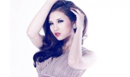 Hoa hậu Huyền Trang khoe thân nõn nà