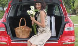 Chân dài Thanh Hằng so dáng cùng Mercedes-Benz