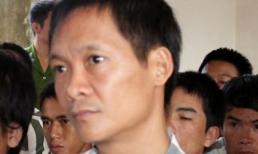 Sau khi nốc rượu, cậu giở trò xằng bậy với cháu gái