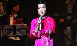 Diva Mỹ Linh lại "bị quạt rơi trúng đầu"... trầm trọng khi hát sai