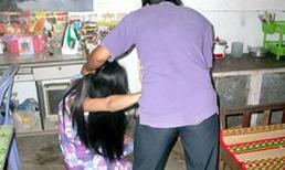 U70 ghen điên cuồng, xẻo tai vợ để dằn mặt